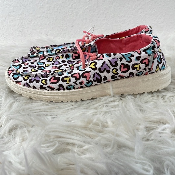Hey Dude Colorful Hearts Girl’s Wendy Toddler Slip On – White Leopard Size 4 NEW - Picture 7 of 14